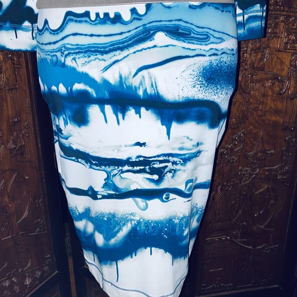 Beautiful Blue & white abstract design curve hugging dress. - Picture 3 of 11